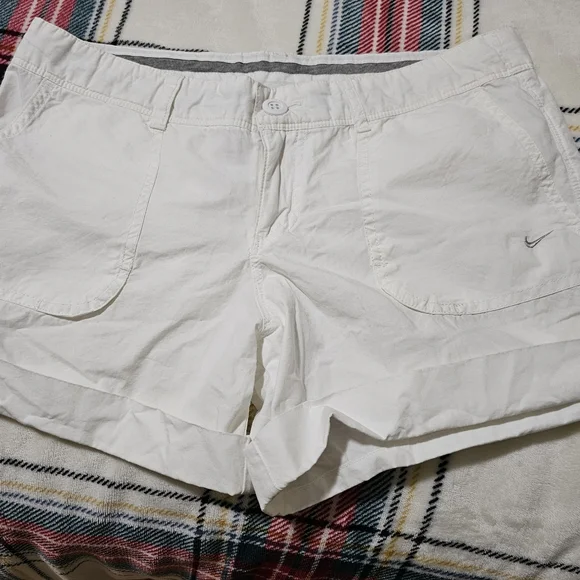 Womens White Nike shorts size 8 - Picture 3 of 6